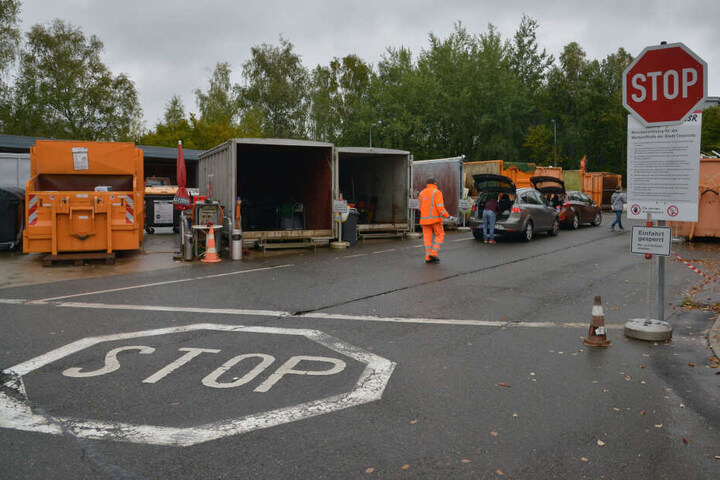 Der ASR sortiert unter anderem auf seinen Wertstoffhöfen (hier: Kalkstraße) verwertbare Abfälle aus.