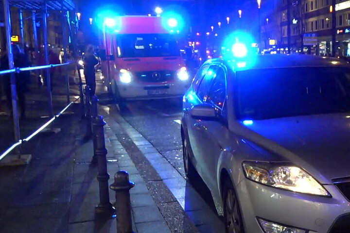 Rettungskräfte am Einsatzort. (Symbolbild)