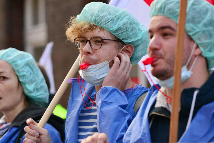 Streikende Pflegerinnen und Pfleger bei einem Protest im September 2017 in Berlin.