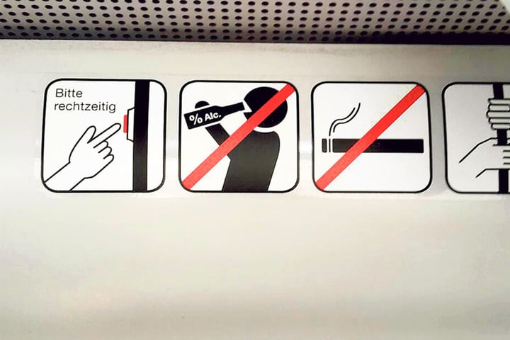 Das neue Verbotszeichen zeigt unmissverständlich, dass Alkoholkonsum in
Bussen und Bahnen untersagt ist.