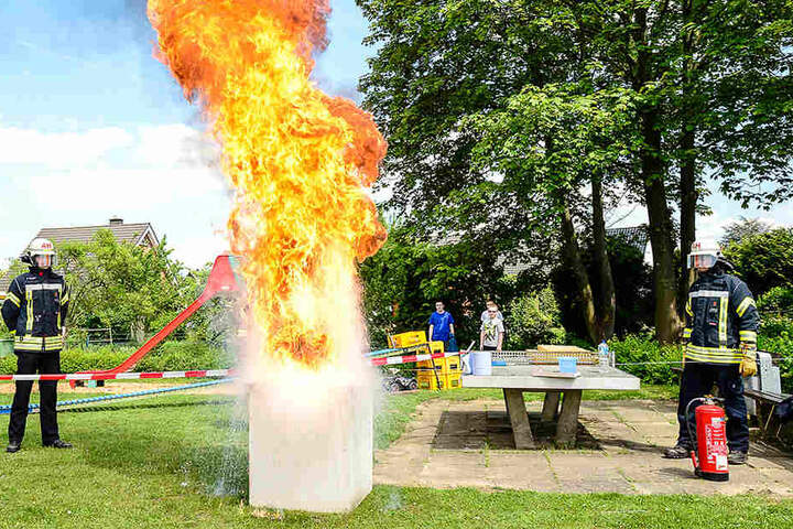 Auch ein richtiges Feuer wurde den Leuten geboten.