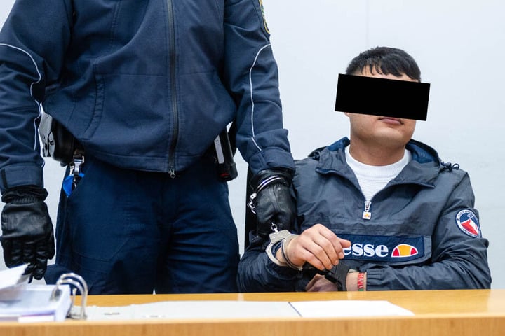 Mohabat E. (22) am Montag vor dem Landgericht Chemnitz.