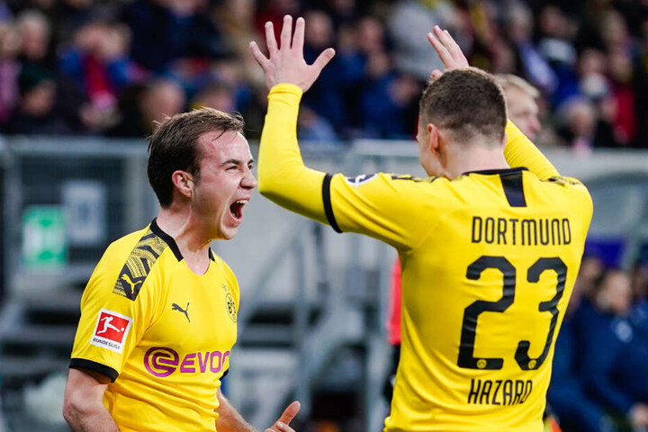 Am letzten Hinrundenspieltag durfte Mario Götze noch einmal von Beginn an spielen, jubelt hier mit Thorgan Hazard über den Dortmunder Führungstreffer.
