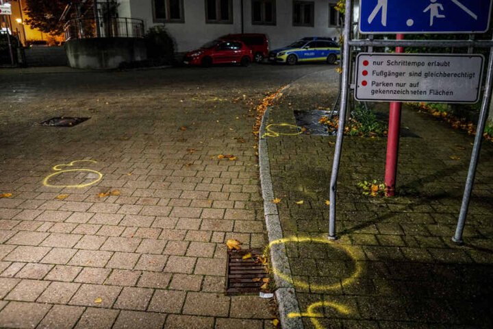 Fundorte von Patronenhülsen wurden mit gelben Farbkreisen markiert.