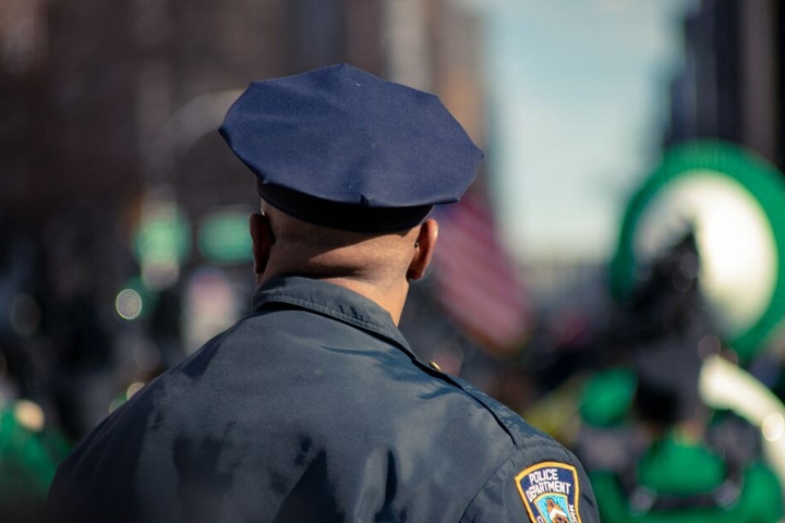 Noch macht die Polizei keine Angaben zu den Personen und den Hintergründen der Taten.