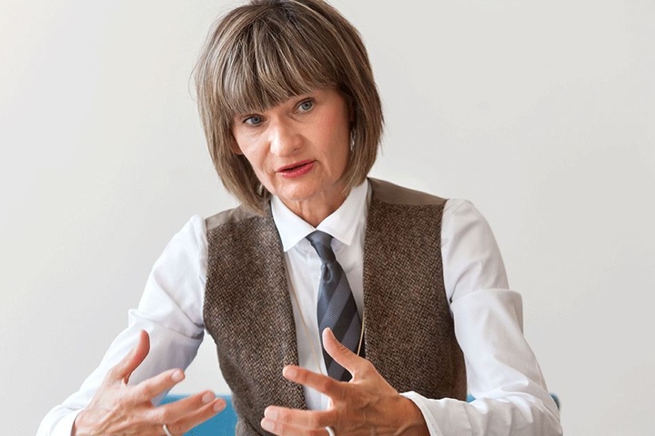 OB Barbara Ludwig (55, SPD) kann nicht mehr so gut mit ihrem
Sozialbürgermeister. Sie hat ihm die Schulnetzplanung entzogen.