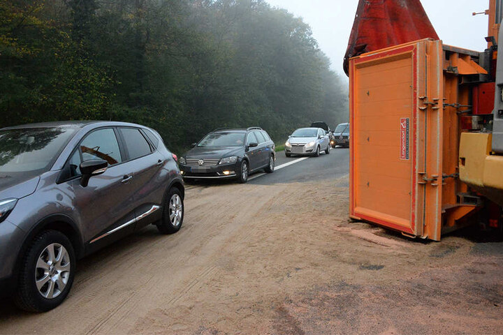 Der Verkehr wurde einspurig an der Unfallstelle vorbeigeführt.