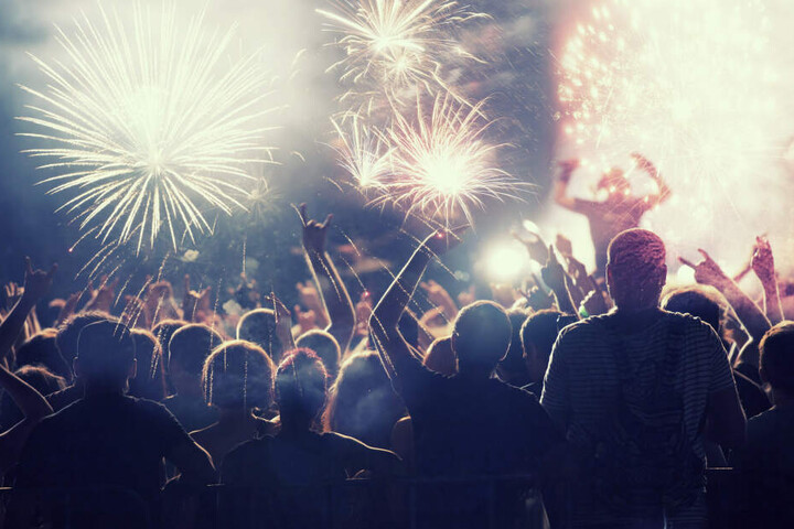 Auch nach der Silvesterparty kommt Ihr mit dem Nahverkehr wieder nach Hause. (Symbolbild)