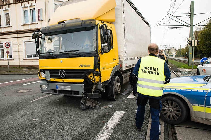 Auch am Lkw entstand ein Schaden.