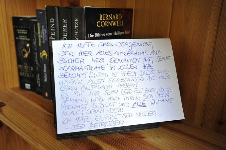 Die Betreiberin des Tausch-Regals schrieb einen Brief an den Bücherdieb von Limbach-Oberfrohna.