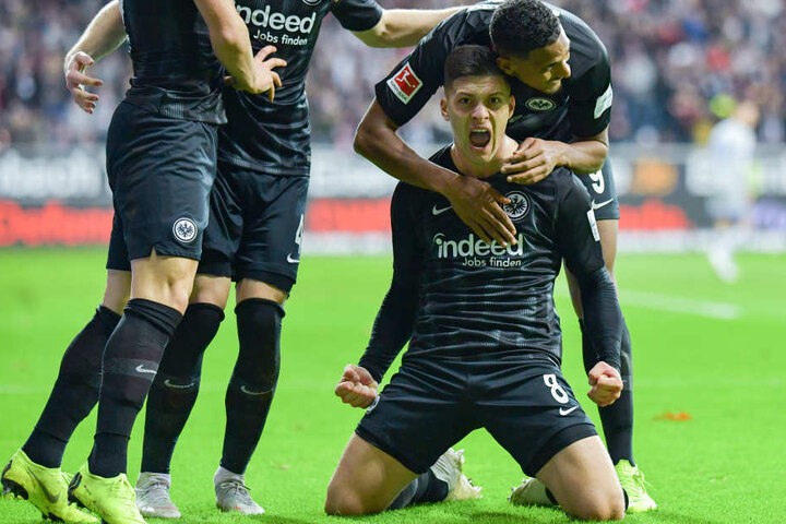 Erst kürzlich sprach man in Frankfurt davon, die Kaufoption bei Luka Jovic (Re., kniend) zu ziehen.