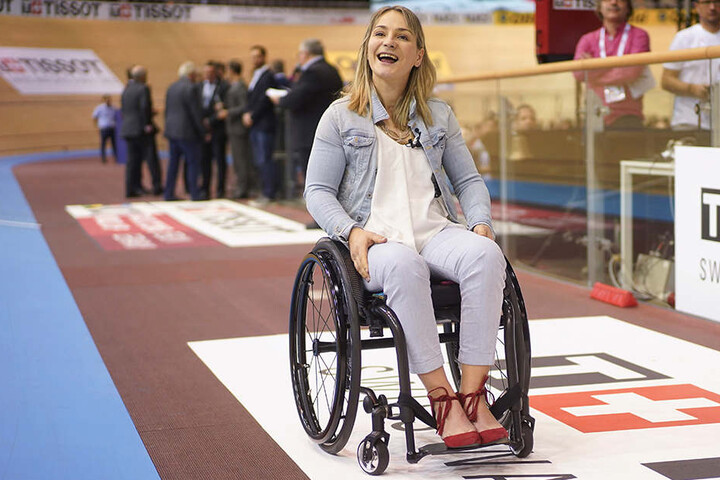 Kristina Vogel gut gelaunt am Samstagabend an der Renntstrecke.