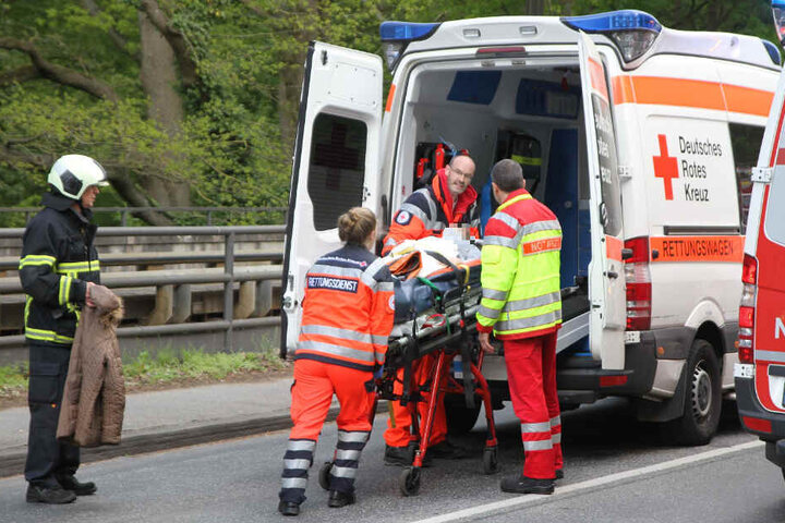 Mindestens zwei Schwerverletzte kamen ins Krankenhaus.