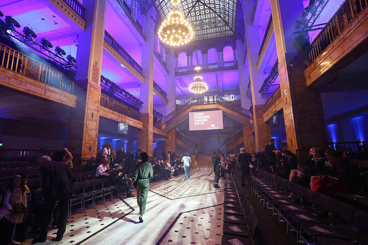 Für den ersten "Euro Fashion Award" von Stöcker im Jahr 2016 wurde sein Görlitzer Jugendstil-Kaufhaus zum Laufsteg umfunktioniert.