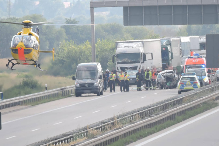 Gegen 17 Uhr hob der Rettungshubschrauber von der A38 ab.