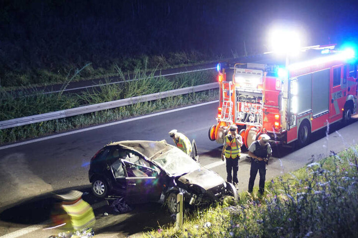 Einsatzkräfte am späten Abend vor Ort.