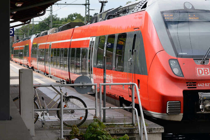 Die vermisste Elfjährige wurde zuletzt an einem Bahnhof gesehen (Symbolbild).