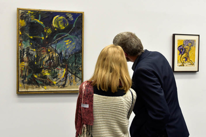Mit Werken von berühmten Künstlern - hier die Ausstellung von Fritz Ascher - sollen noch mehr Touristen angelockt werden.