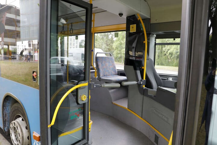 Der Bus der Linie 21 konnte vorerst nicht weiterfahren.