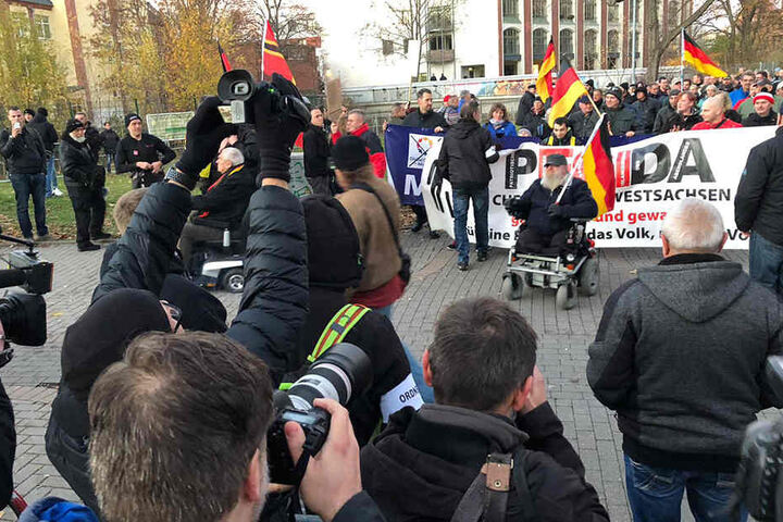 PEGIDA Chemnitz / Erzgebirge stößt hinzu.