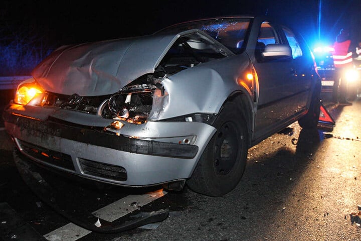 Der Volkswagen-Fahrer raste in eine Schlange wartender Autos.