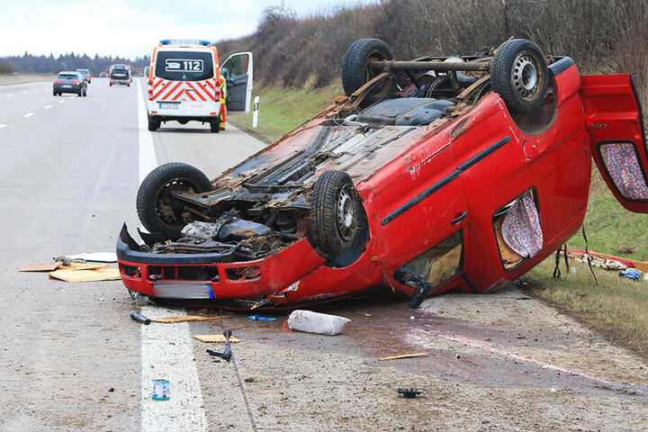 Der Fahrer wurde bei dem Crash schwer verletzt.