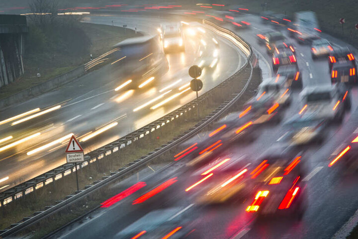 Die Autobahn 661 während der Rushhour. (Symbolbild)