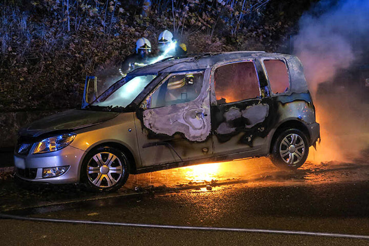 Die Polizei hat die Ermittlungen zur Brandursache aufgenommen.