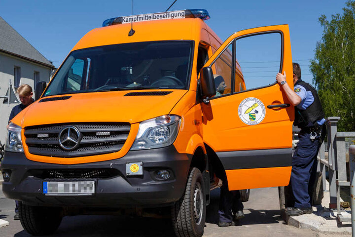 Der herbeigerufene Kampfmittelbeseitigungsdienst transportierte die Granate am Vormittag ab.