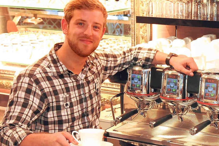 Clemens Eisold (28) freut sich riesig, dass sein neues Café Toscana heute
endlich öffnet.