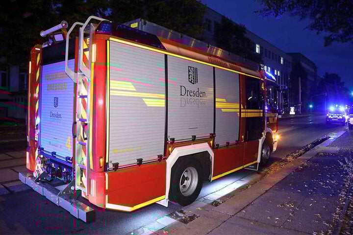 Das Bett in einem der Zimmer der Asylunterkunft hatte Feuer gefangen. Die Ermittlungen zur Brandursache laufen.