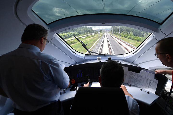 Die ICE-Neubaustrecke verkürzt die Reisezeit auf rund vier Stunden von Berlin nach München.