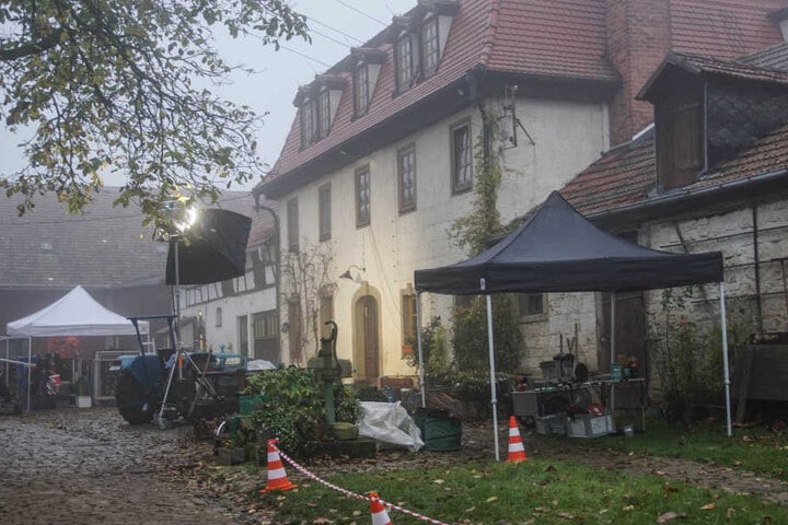 Auf einem Bauernhof in Troistedt dreht das Tatort-Team den neuen Weimar-Tatort.