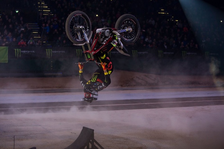 Die Biker werden Ihnen mit ihren Stunts den Atem rauben!