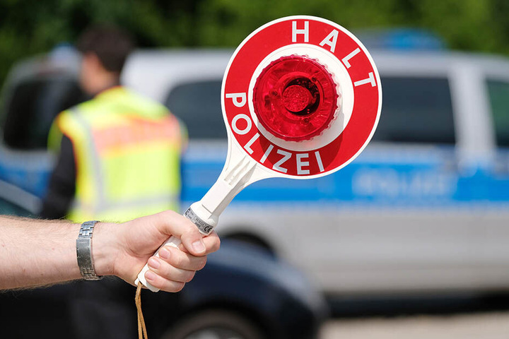 In Höhe der Anschlussstelle Reichenbach konnte das Fahrzeug durch die Polizei kontrolliert werden. (Symbolbild)