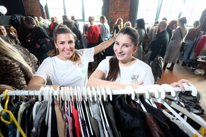 Erfinderinnen des Fashion-Bazaars: Isabell Köder (24,
links) und Cecilia Mlayeh (26) können sich vor Bewerbern kaum retten.