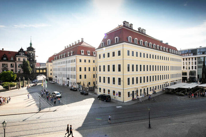 Im Innenhof des Taschenbergpalais Hotels von Kempinski befindet sich ebenso eine Eislaufbahn.