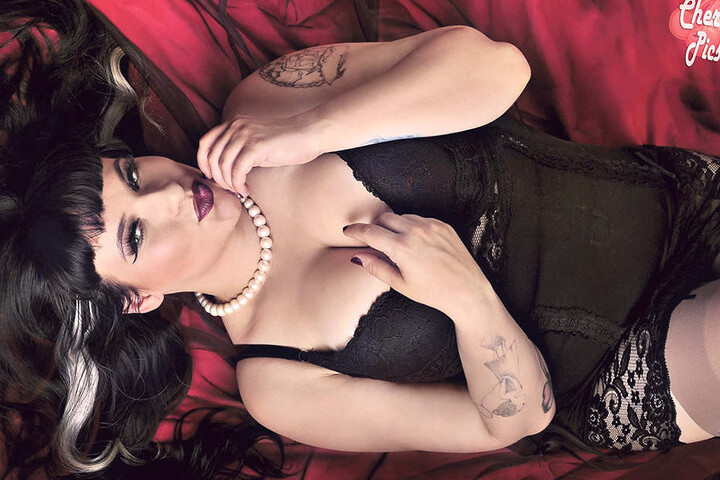 Mit diesem sexy Bild kämpft Elisa Magdalena Rita bei Hitradio RTL um
Stimmen.