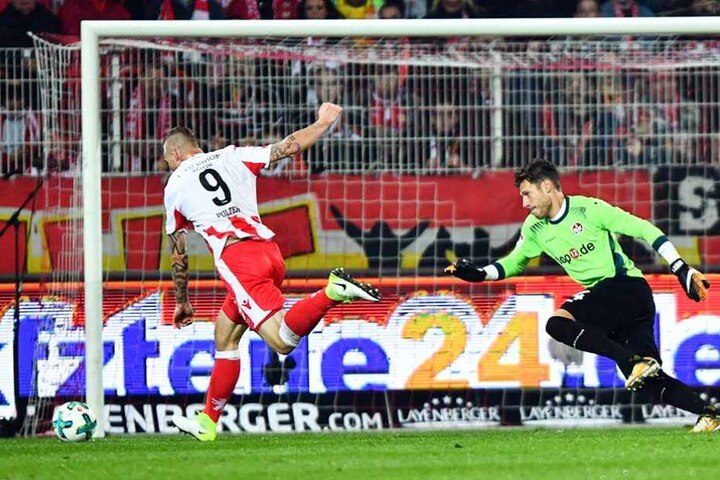 Polter trifft zum 3:0.