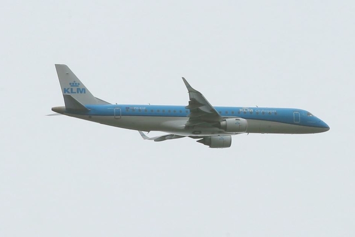Die KLM-Maschine aus Amsterdam ist zu Trainingszwecken in Dresden.