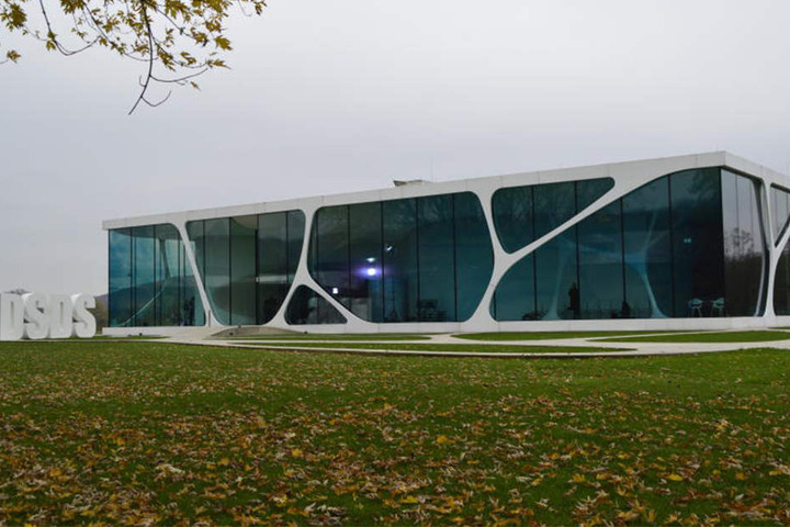 Der Glass Cube gehört zu der Firma Glaskoch in Bad Driburg-Herste.