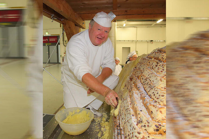 Bäckermeister Thomas Schmidt (56) war einer der fleißigen Stollen-Schichter.