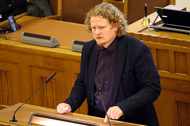 Lars Fassmann (40, Piraten) fühlt sich durch die Bundeswehr-Tram an SS-Zeiten erinnert.