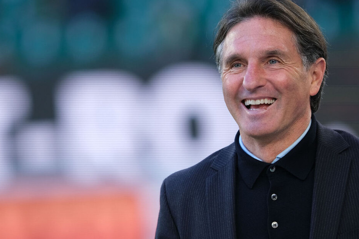Der scheidende VfL Wolfsburg-Coach Bruno Labbadia (53) freut sich sehr über den Aufstieg von SV Waldhof Mannheim in die 3. Liga.