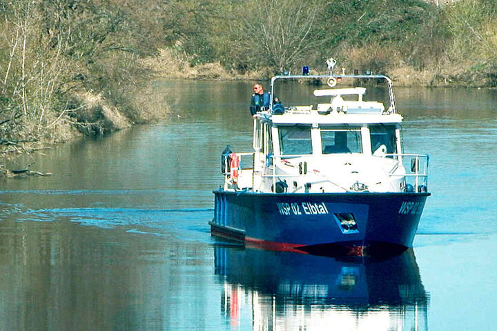 Montagvormittag war die Wasserschutzpolizei zwischen der Marienbrücke
und Niederwartha auf der Suche nach Philipp.