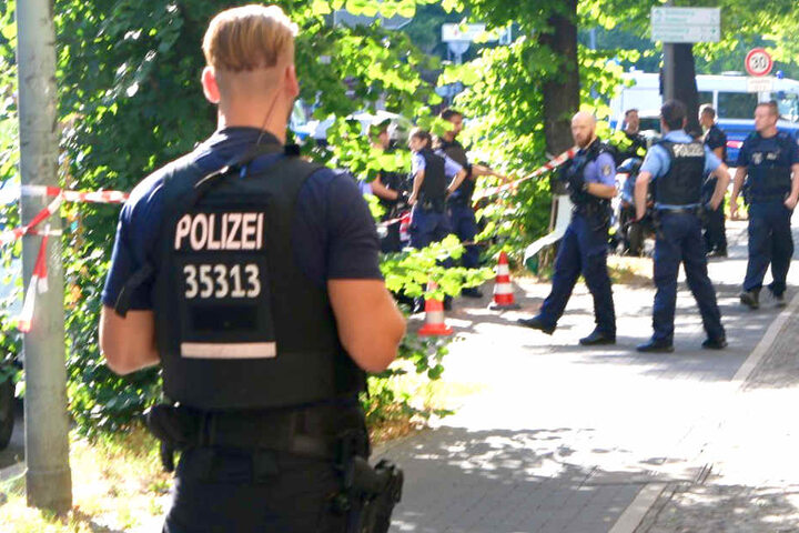 Die Polizei hat zwei Personen festgenommen.