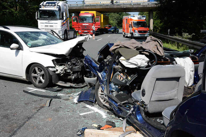 Vom Peugoet war nach dem Crash nicht mehr viel übrig.
