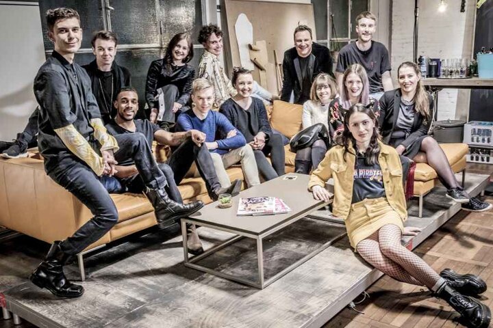 Der Gewinner kann sich über 50.000 Euro und eine Fotostrecke in der VOGUE freuen.