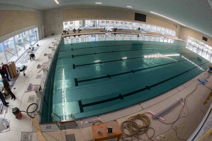 Der Schwimmhallen-Neubau an der
Freiberger Straße soll am 13. Dezember eröffnet werden.