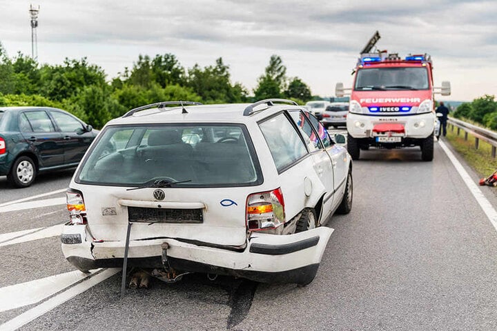 Auch auf der Landstraße kam es aufgrund des Unfalls zu Verkehrsbehinderungen.